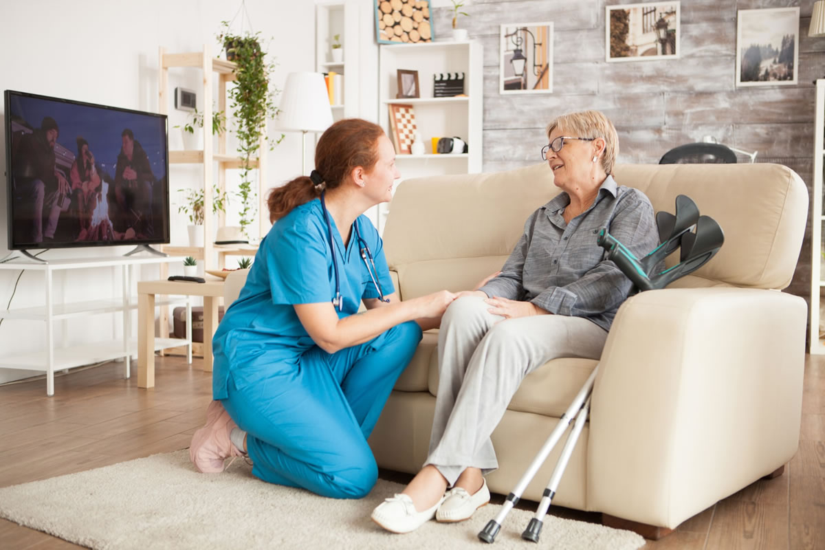 4 Signs a Senior Needs Home Health Assistance